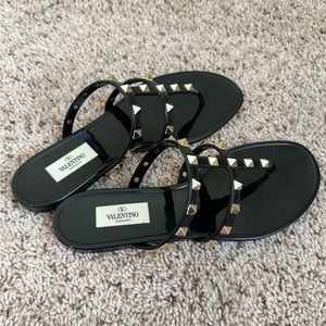 Valentino Garavani Rockstud Flat Rubber Sandal